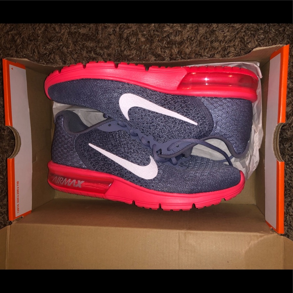 WMNS Nike air max sequent 2